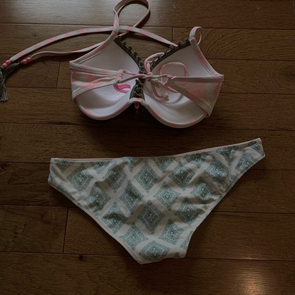 Victoria’s Secret Two Toned Bikini - Picture 2 of 2